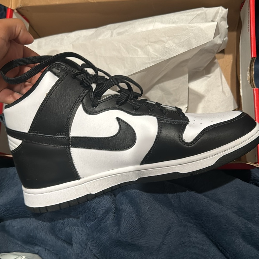 High top panda dunks (broken box)